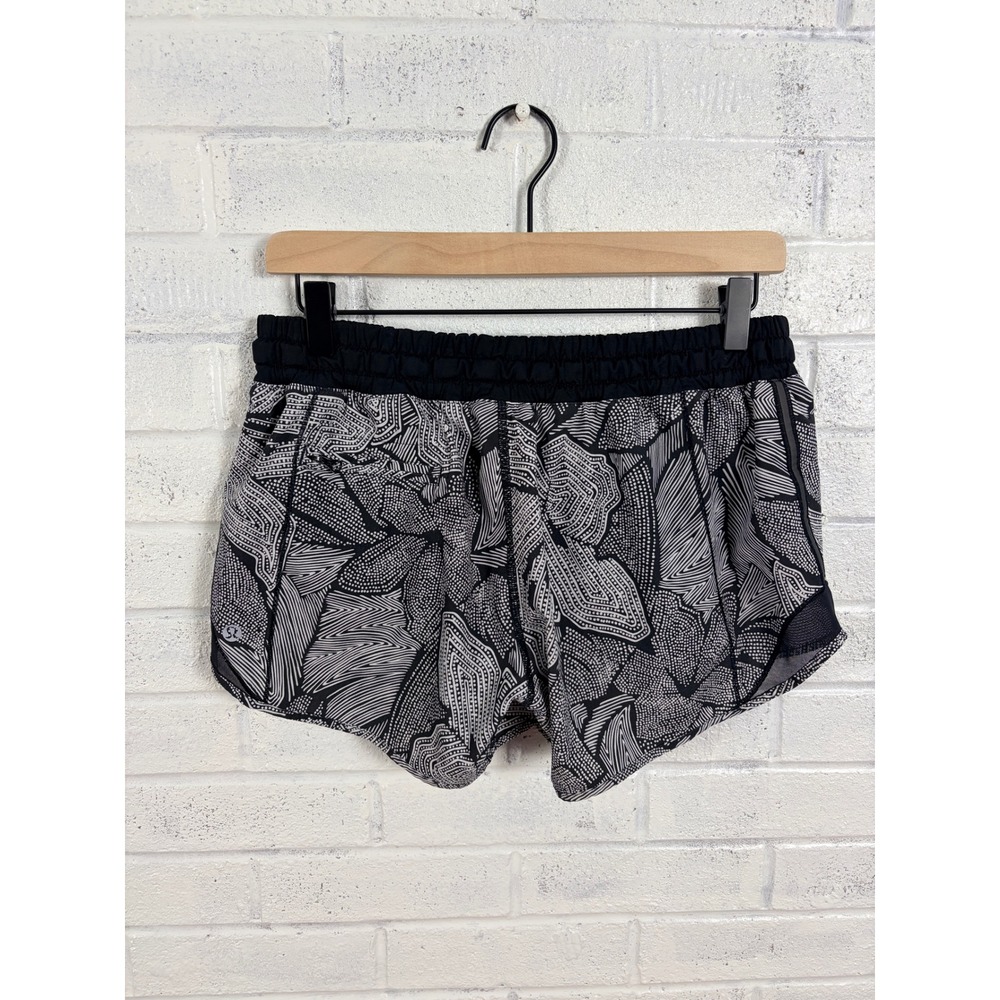 Lululemon Hotty Hot Shorts Women 6 Dottie Tribe White Black Brief Lined